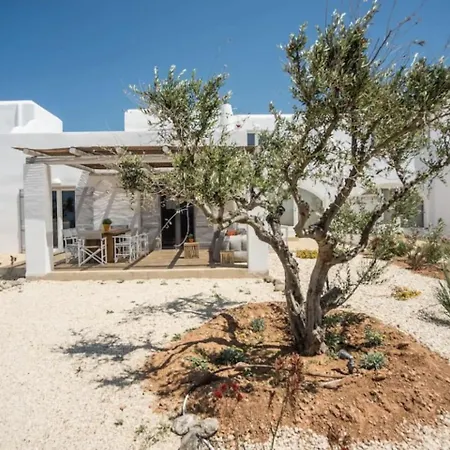 Refreshing Bright Near The Livadia (Paros)